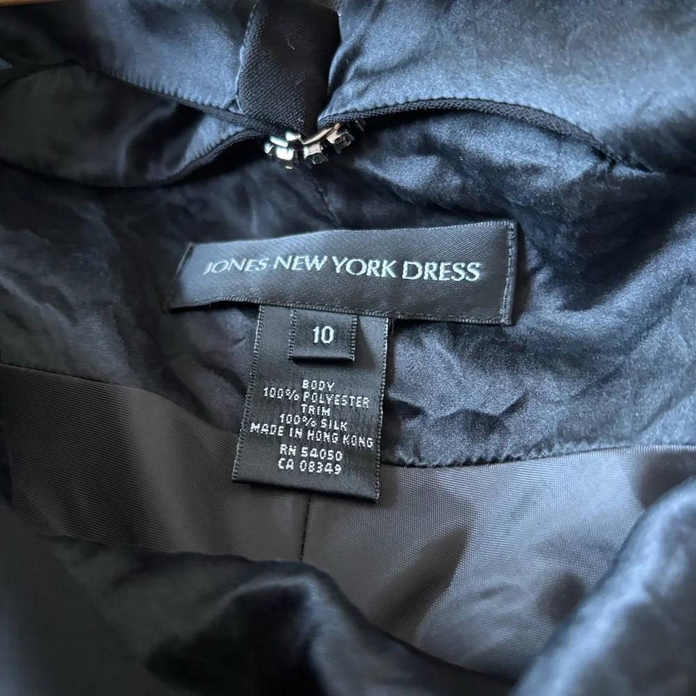 JONES NEW YORK 90s Minimalist LBD Cutout Back Buckle Dress | 10 - Picture 3 of 8